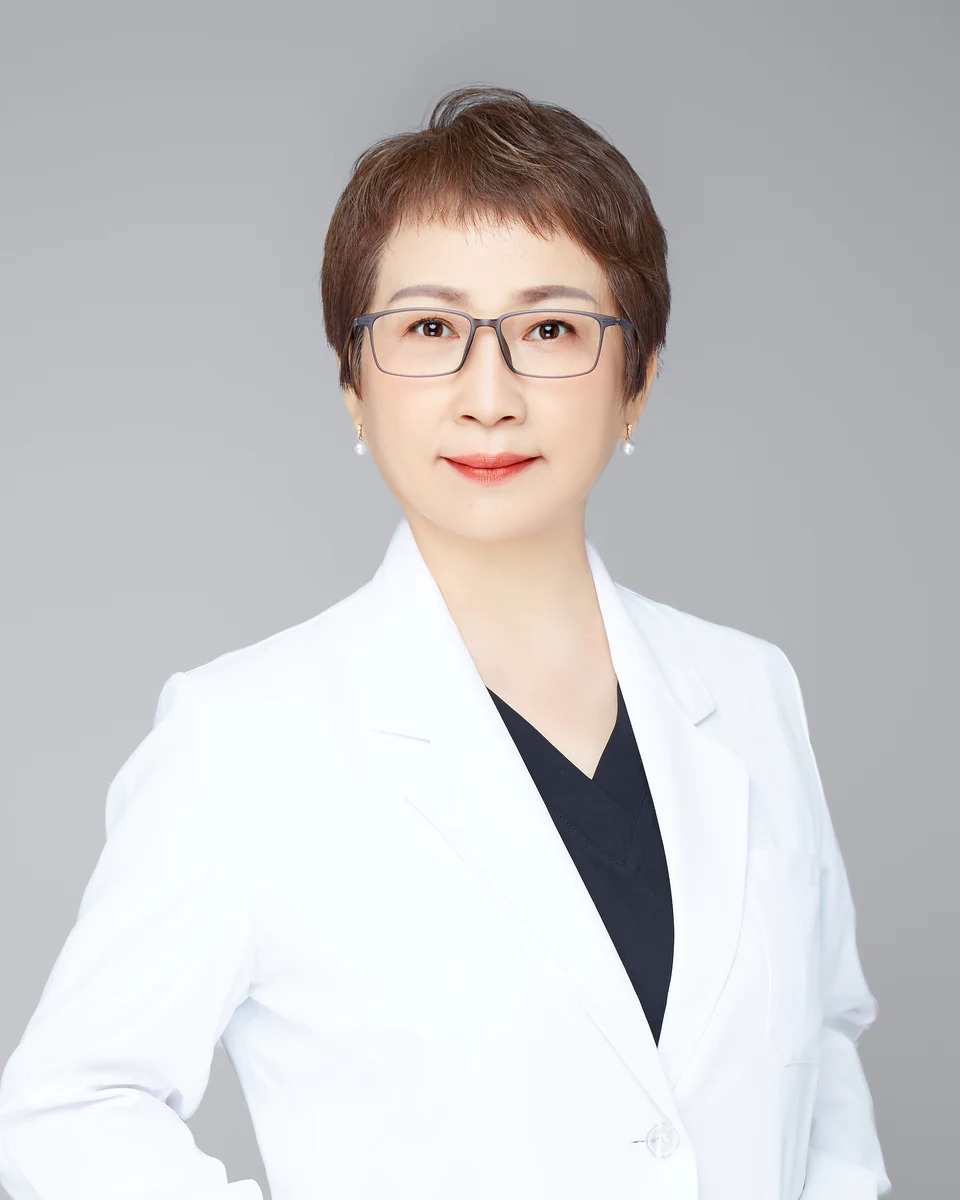 韩昱华医生职业照